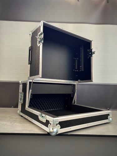 flightcase-rack-de-realizacion-para-consola-y-monitor